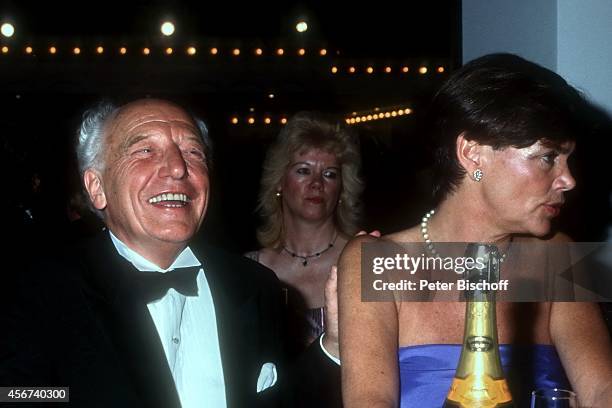 Bill Scheel Raa 164 Walter Scheel Mit Ehefrau Barbara Stock Photos, High-Res Pictures ...