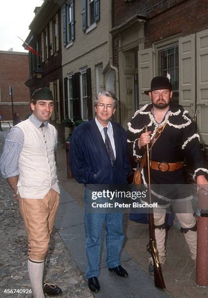 Frank Elstner und Einheimische in historischen Kostümen, ZDF-Show "Die stillen Stars" am in Philadelphia, USA.