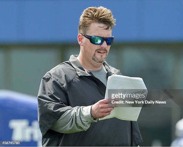 New York Giants offensive coordinator Ben Mcadoo goes over new game plan at New York Giants Training Camp @ Quest Diagnostics Training Center.