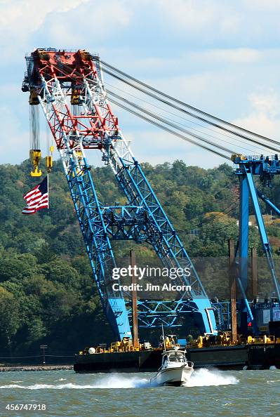 Left Lifter The Left Coast Lifter, one of the world's largest floating cranes ...