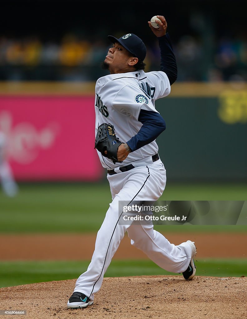 Los Angeles Angels of Anaheim v Seattle Mariners