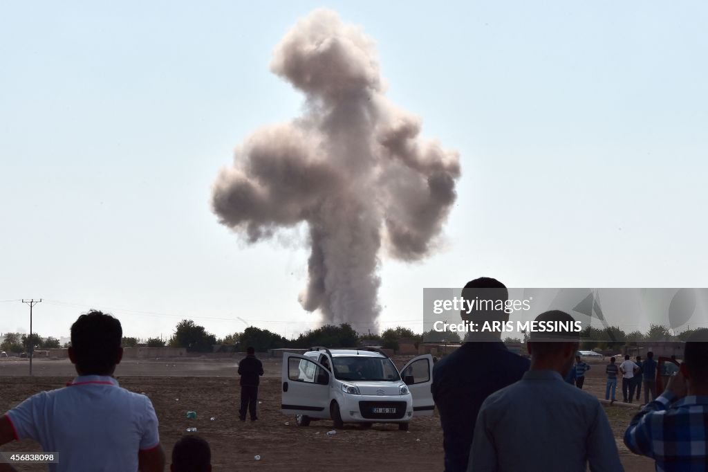TOPSHOT-TURKEY-SYRIA-CONFLICT-KOBANE