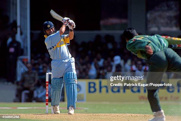 Sachin Tendulkar batting against Aaqib Javed, Pakistan, World Cup at Bangalore 1995-96.