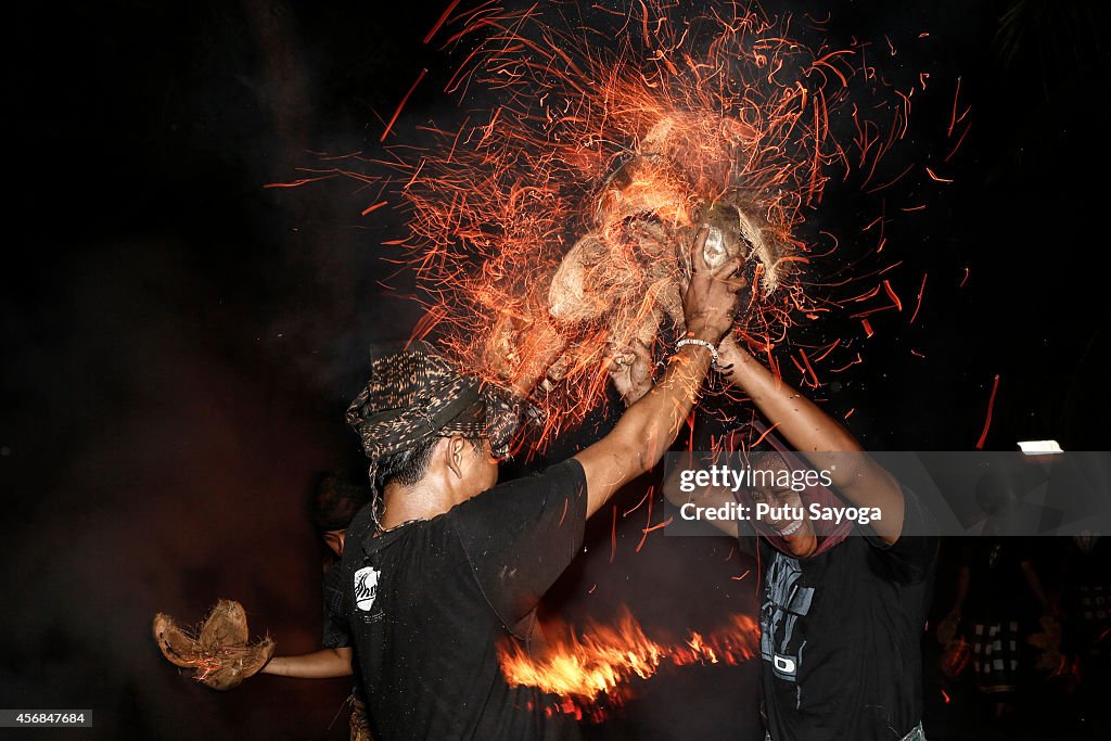 Locals Gather For The Kuta Fire War Ceremony