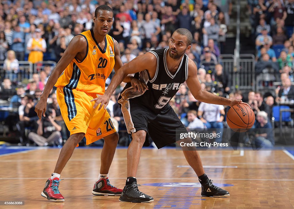 San Antonio Spurs v Alba Berlin