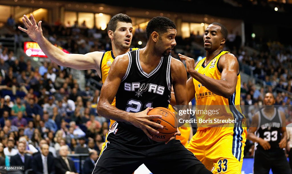 San Antonio Spurs v Alba Berlin - NBA Global Games 2014
