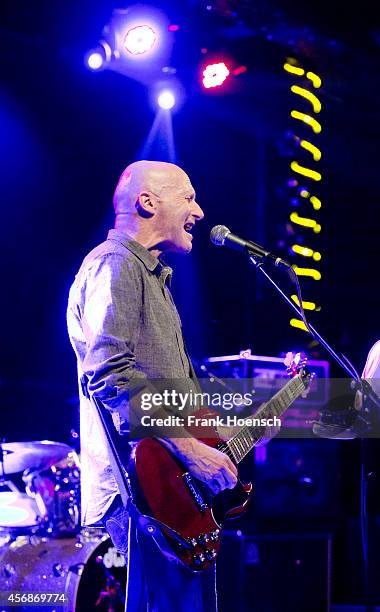 38 David Rhodes (Guitarist) Stock Photos, High-Res Pictures, and Images ...