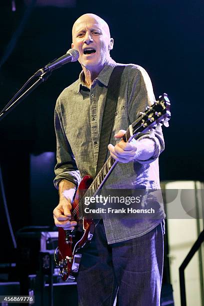 38 David Rhodes (Guitarist) Stock Photos, High-Res Pictures, and Images ...