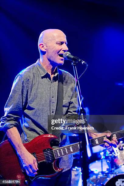 38 David Rhodes (Guitarist) Stock Photos, High-Res Pictures, and Images ...