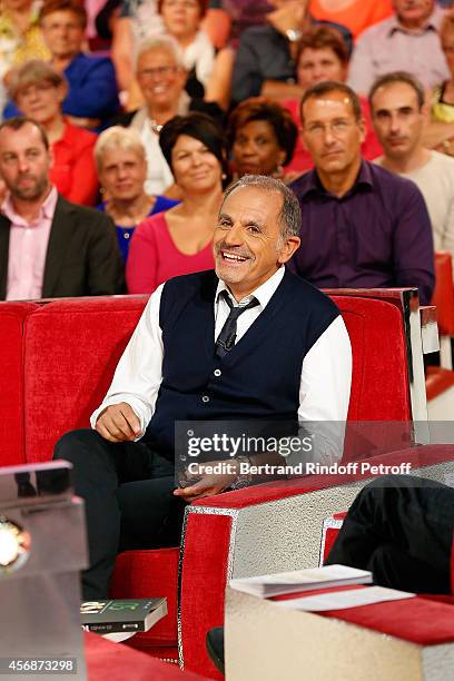Marc Toesca presents the TOP 50 during the 'Vivement Dimanche' show at Pavillon Gabriel on October 8, 2014 in Paris, France.
