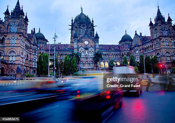 train station action. - mumbai street stock pictures, royalty-free photos & images