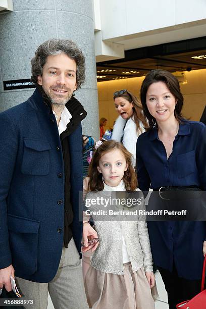 Khalil de Chazournes , his wife Diane and their daughter Ariane attend the "Reves d'Enfants" Arop charity event at Opera Bastille on December 15,...