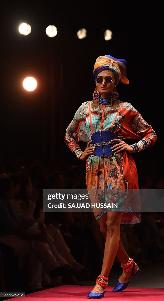 FASHION-INDIA-TAHILIANI