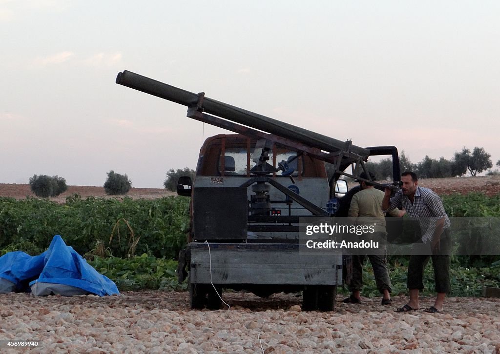 Anti-regimist forces of Syria check missile launcher