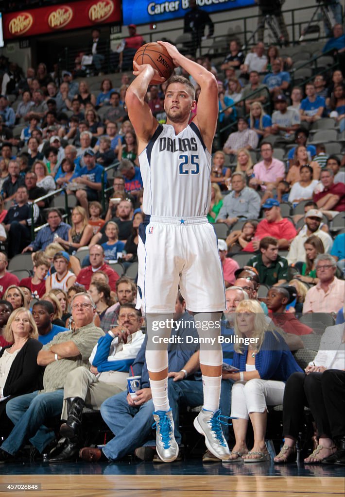 Oklahoma City Thunder v Dallas Mavericks