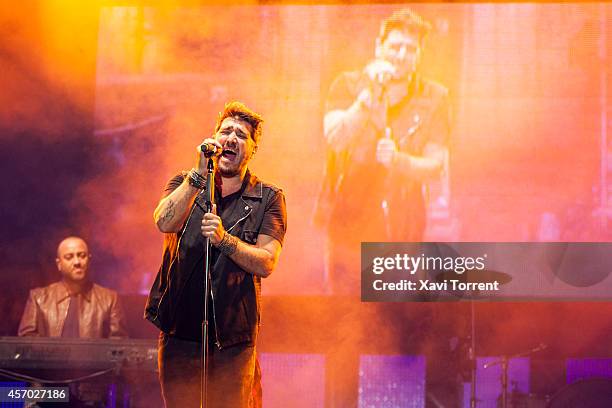 Antonio Orozco performs on stage at 40 Principales Zaragoza concert during the Fiestas del Pilar 2014 on October 10, 2014 in Zaragoza, Spain.