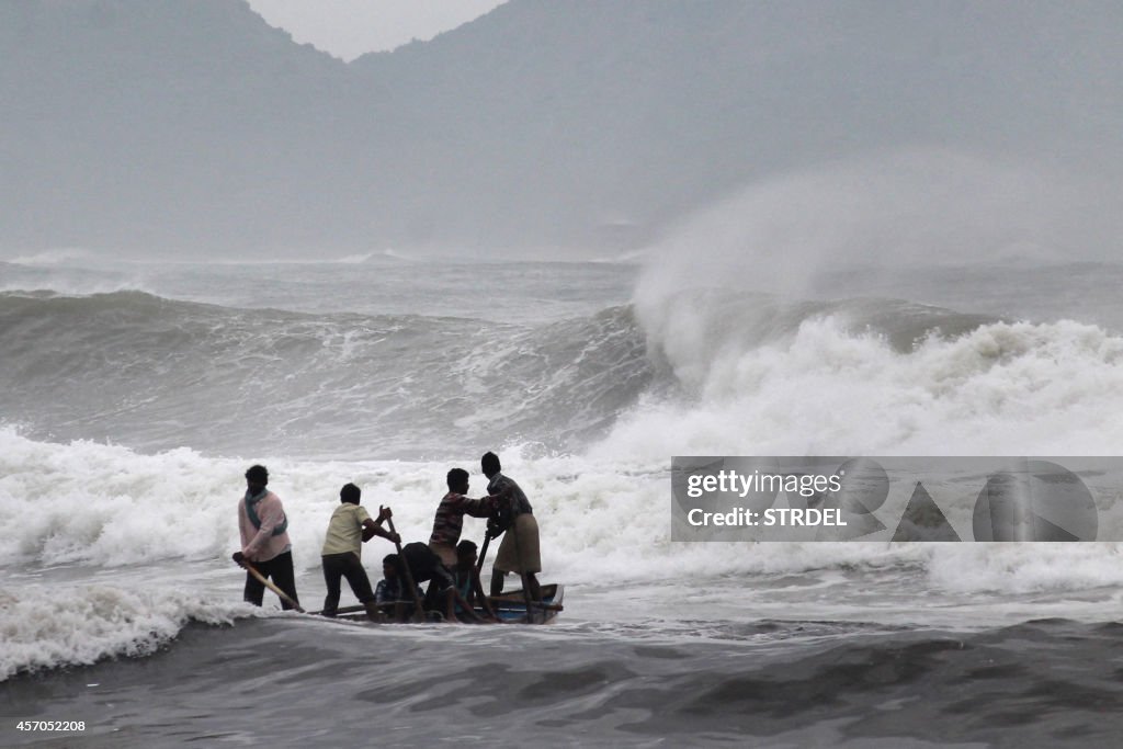 TOPSHOT-INDIA-WEATHER-CYCLONE-WINDSTORMS