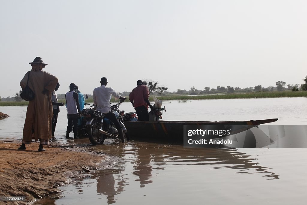 Malian people cross the Bani River in Djenne, Mali