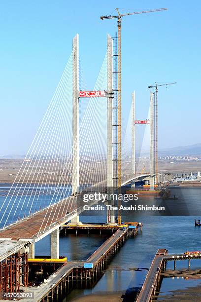 Yalu Riber New Yalu River Bridge Photos and Premium High Res Pictures - Getty Images