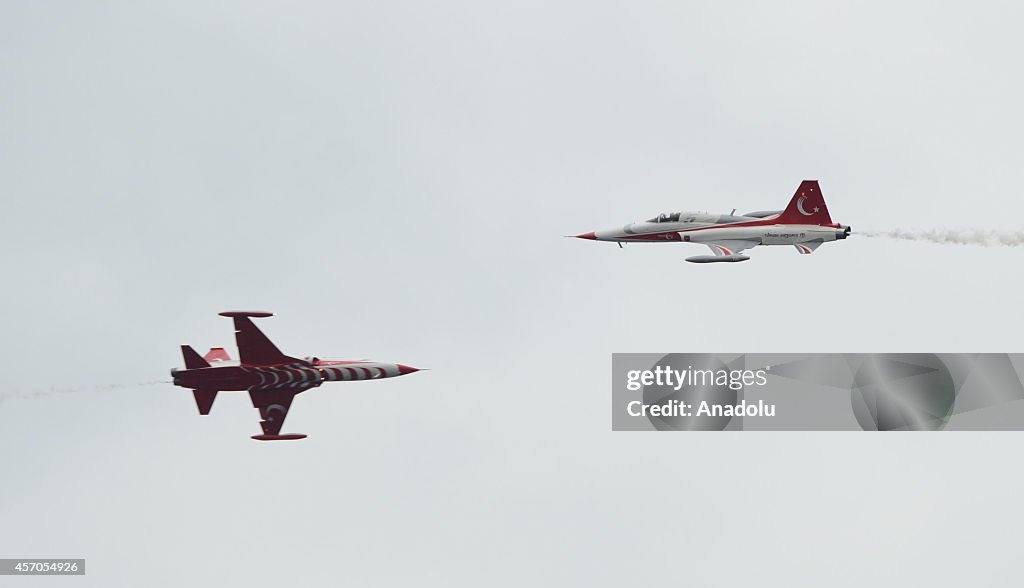 In Turkey aerobatic show as part of 92nd anniversary of the armistice of Mudania