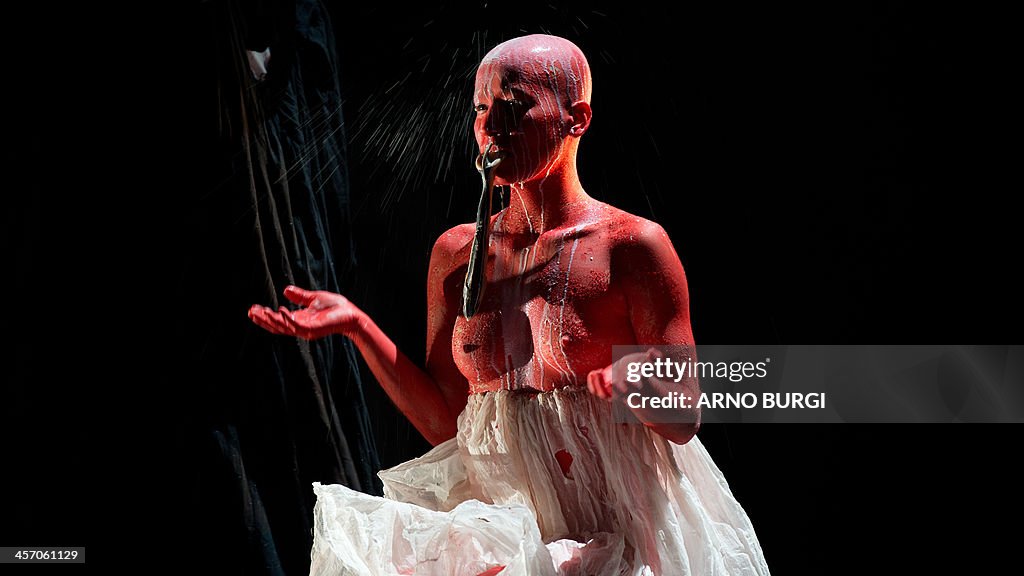 GERMANY-RUSSIA-THEATRE-KASPEROL PARADOX