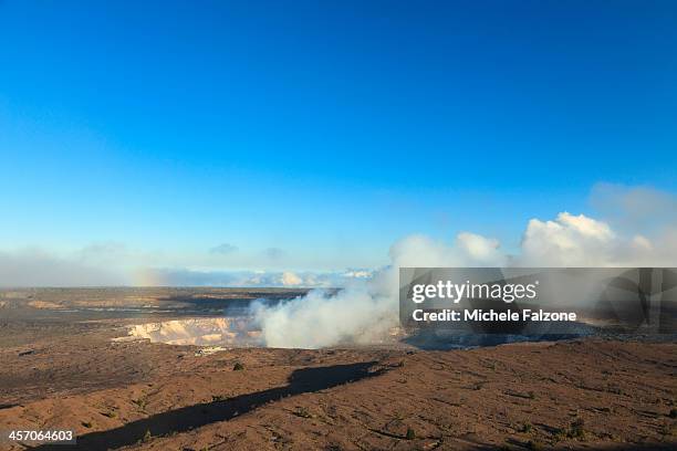 hawaii, volcanoes national park - cratera de halemaumau - fotografias e filmes do acervo