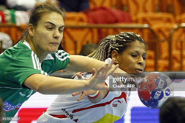 Spain's Marta Elisabet Mangue vies with Hungary's Orsolya Verten during their Women's World Championships 2013 handball match Hungary vs Spain on...