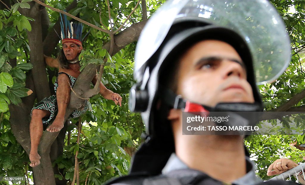 FBL-WC2014-BRAZIL-MARACANA-PROTEST