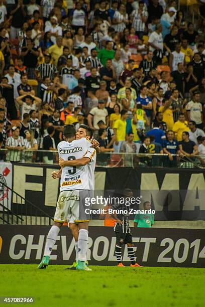 Dankler of Botafogo celebrates the victory during the Brasileirao Series A 2014 match between Corinthians and Botafogo at Arena da Amazoniaon October...