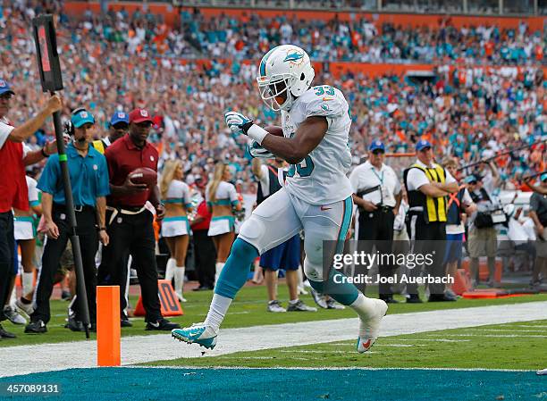 Daniel Thomas of the Miami Dolphins runs for a touchdown after catching a two yard pass from Ryan Tannehill in the fourth quarter against the New...