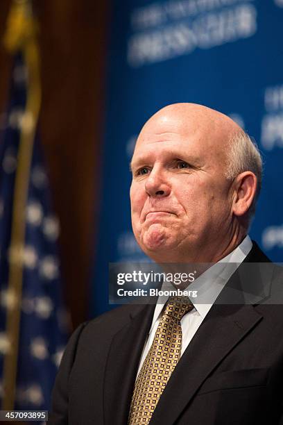 Dan Akerson, chief executive officer of General Motors Co., speaks at the National Press Club in Washington, D.C., U.S., on Monday, Dec. 16, 2013....