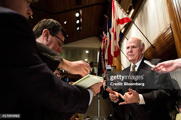 Dan Akerson, chief executive officer of General Motors Co., speaks with reporters after making remarks at the National Press Club in Washington,...