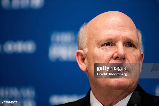 Dan Akerson, chief executive officer of General Motors Co., pauses during remarks at the National Press Club in Washington, D.C., U.S., on Monday,...