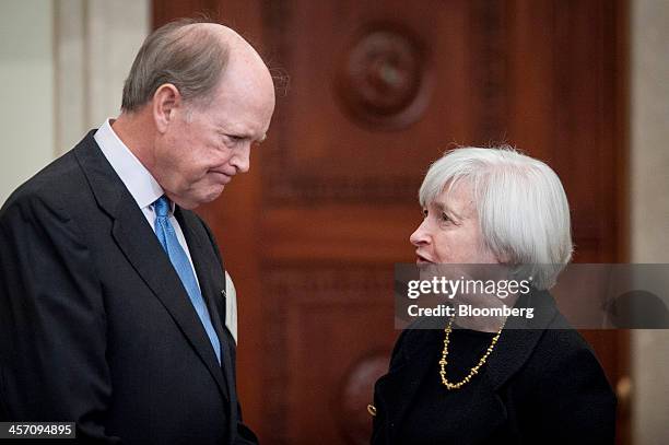 Janet Yellen, vice chairman of the U.S. Federal Reserve, right, speaks with Charles Plosser, president of the Federal Reserve Bank of Philadelphia,...