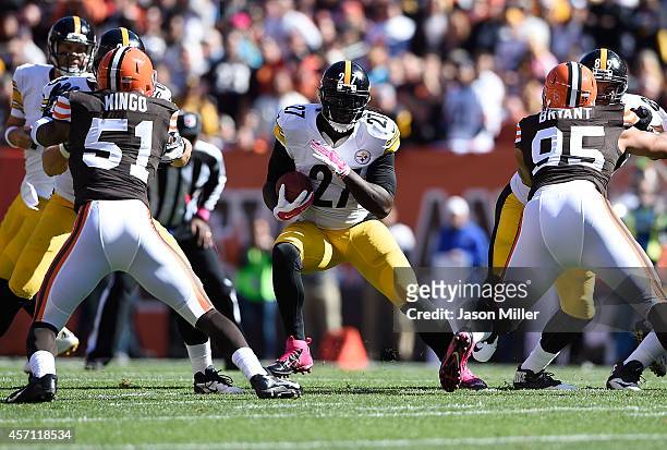 LeGarrette Blount of the Pittsburgh Steelers carries the ball between the defense of Barkevious Mingo and Armonty Bryant of the Cleveland Browns at...