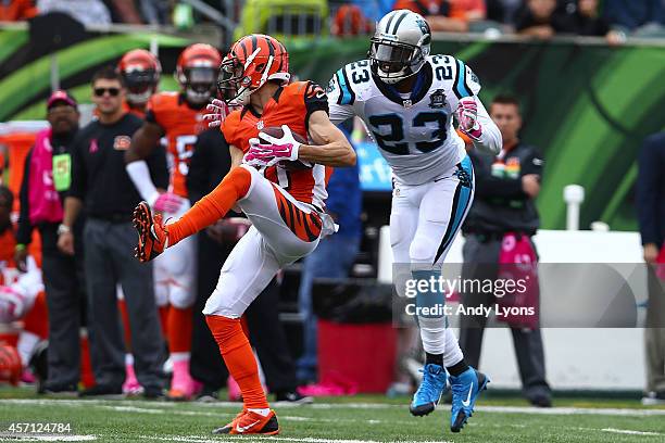 Melvin White of the Carolina Panthers tackles Dane Sanzenbacher of the Cincinnati Bengals after making the catch during the fourth quarter at Paul...