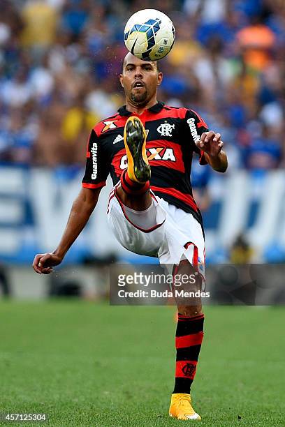 Alecsandro of Flamengo controls the ball during a match between Flamengo and Cruzeiro as part of Brasileirao Series A 2014 at Maracana Stadium on...