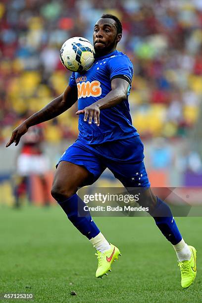 Manoel of Flamengo controls the ball during a match between Flamengo and Cruzeiro as part of Brasileirao Series A 2014 at Maracana Stadium on October...