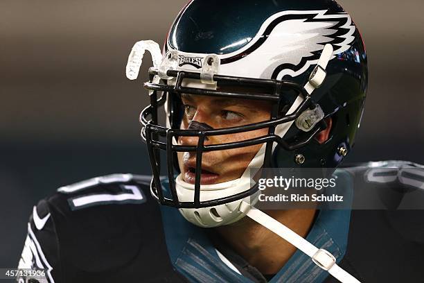 Brent Celek of the Philadelphia Eagles warms up before a game against the New York Giants at Lincoln Financial Field on October 12, 2014 in...