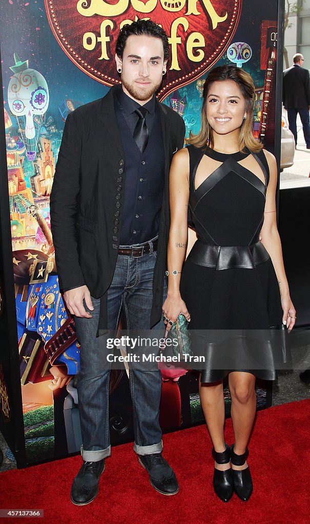 Carissa Rae Michael Alvarado and Carissa Rae Alvarado of Us The Duo arrive at the ...