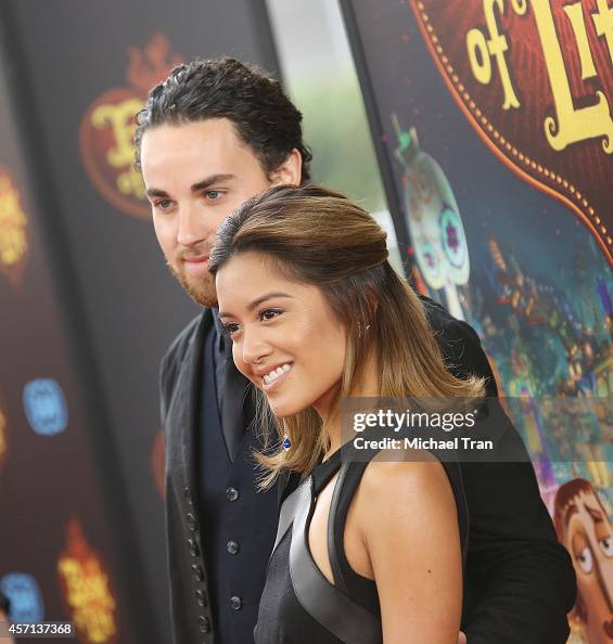 Carissa Rae Michael Alvarado and Carissa Rae Alvarado of Us The Duo arrive at the ...