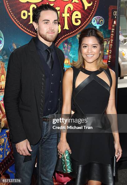 Carissa Rae Michael Alvarado and Carissa Rae Alvarado of Us The Duo arrive at the ...
