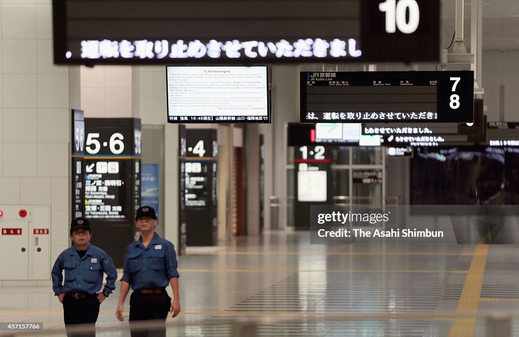 Typhoon Vongfong Hits Japan