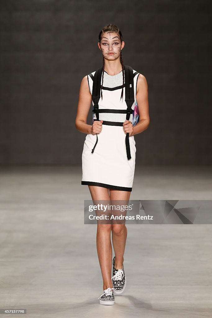 DB Berdan: Runway - MBFWI Spring/Summer 2015