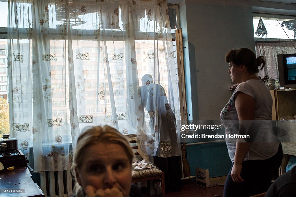 Hundreds Of Thousands Displaced By Fighting In Eastern Ukraine