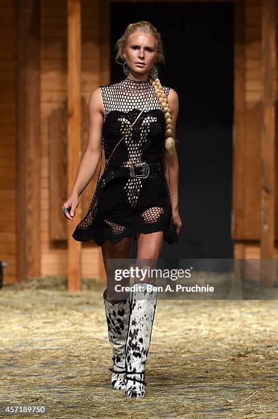 Model walks the runway at the Raisa & Vanessa Sason show during Mercedes Benz Fashion Week Istanbul SS15 on October 13, 2014 in Istanbul, Turkey.