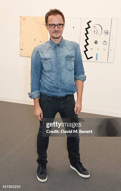 Jonathan Yeo attends VIP Preview of the Frieze Art Fair 2014 in Regent's Park on October 14, 2014 in London, England.