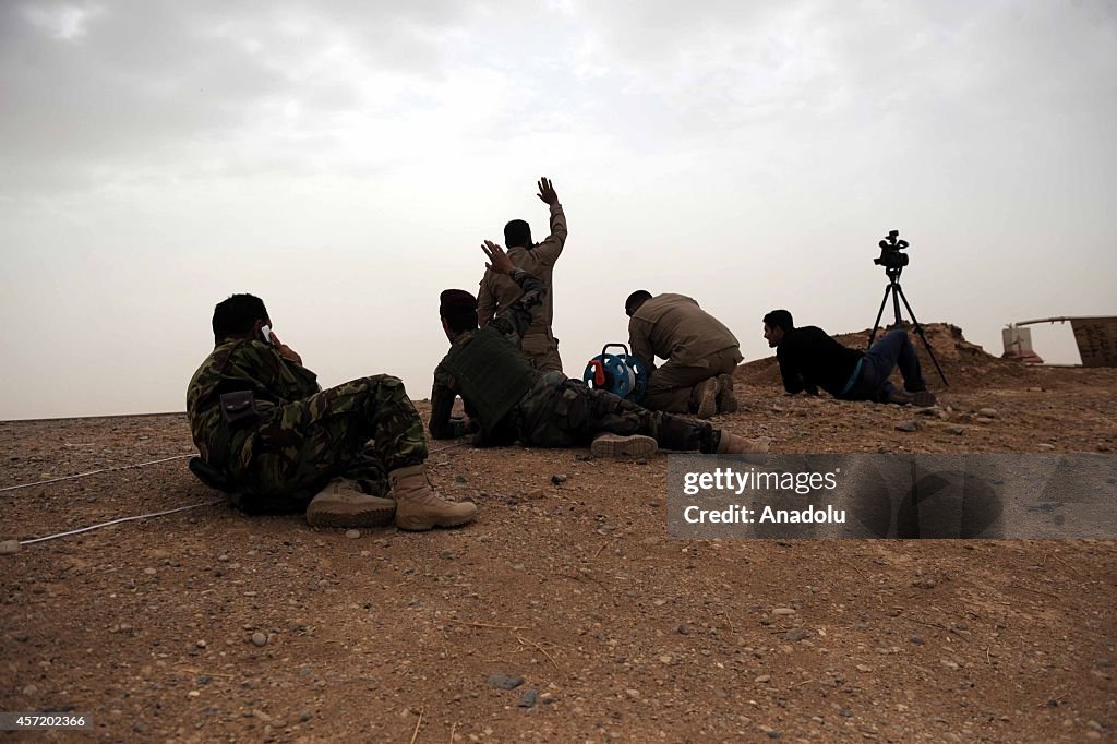 Kurdish peshmerga prepares a mechanism to defuse land mines laid by ISIL