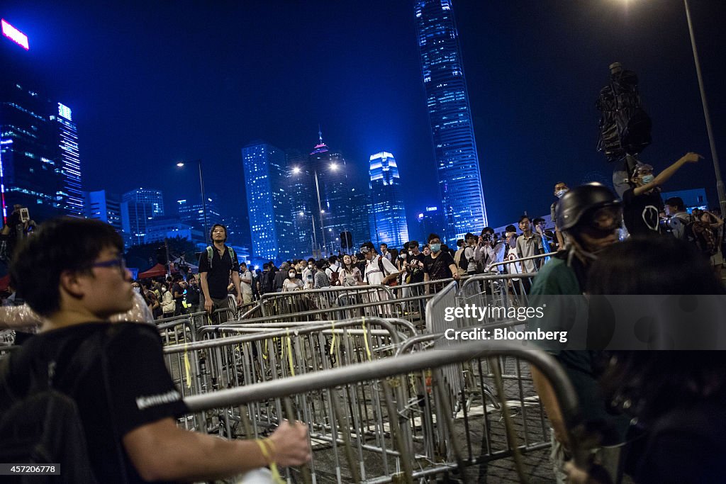 Police Remove Barricades at Protest Site in Mong Kok