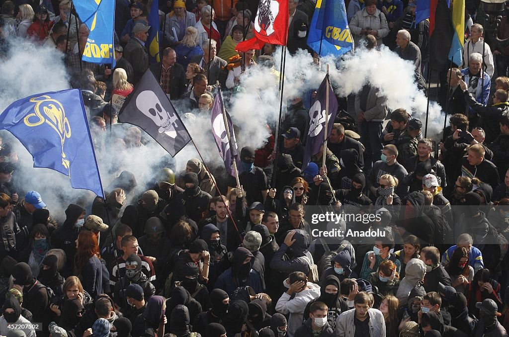 Clashes erupt outside Ukraine's parliament in Kiev